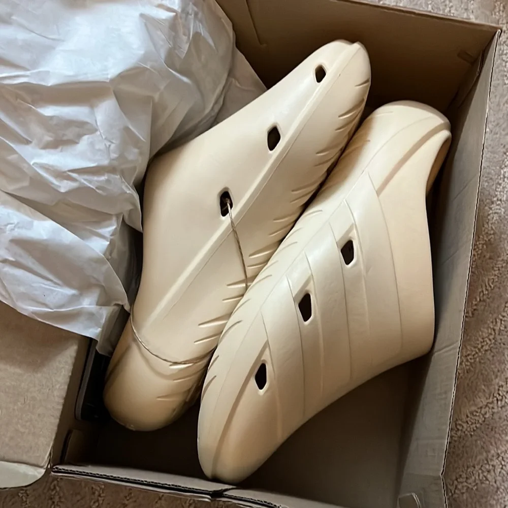 NEW IN BOX Adidas Adicane Clog Mens 7 Womens 8.5